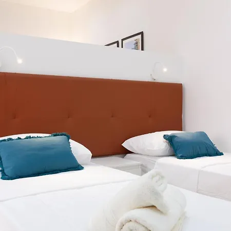 Fl56 - New 3storey House - Private Entrance & Roof Appartement *