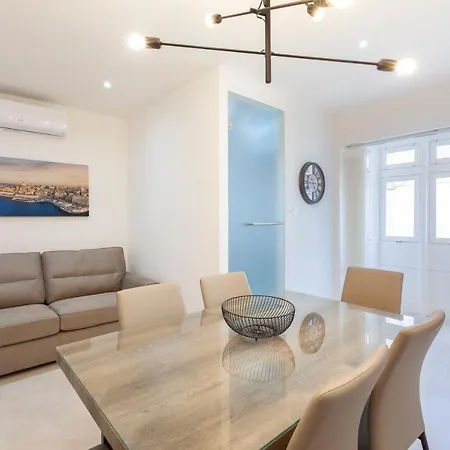 Fl56 - New 3storey House - Private Entrance & Roof * إيل فورجانا