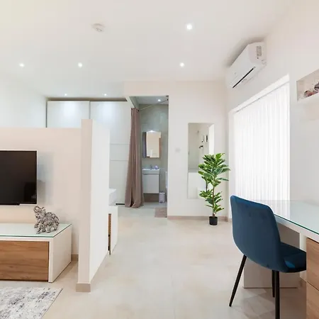 Fl56 - New 3storey House - Private Entrance & Roof Apartment