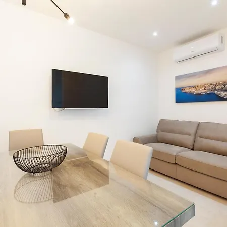 Fl56 - New 3storey House - Private Entrance & Roof Apartment *