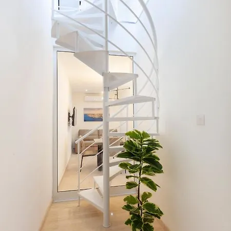 Apartment Fl56 - New 3storey House - Private Entrance & Roof