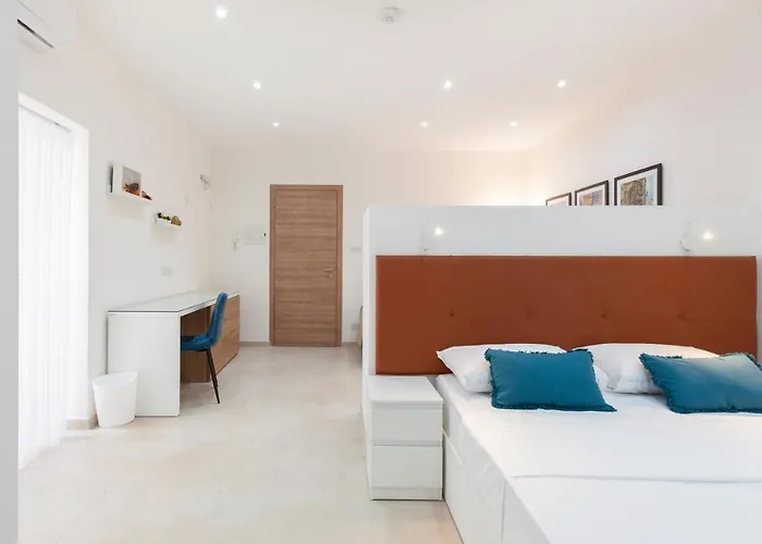 Apartament Fl56 - New 3storey House - Private Entrance & Roof Floriana