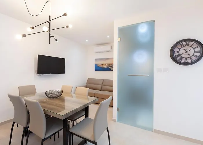 Apartament Fl56 - New 3storey House - Private Entrance & Roof *