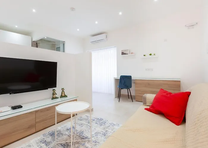 Fl56 - New 3storey House - Private Entrance & Roof