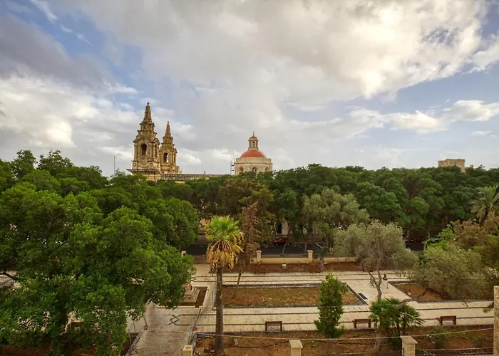 Fl56 - New 3storey House - Private Entrance & Roof Apartament Floriana