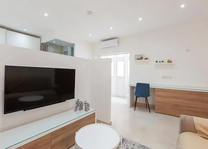 Apartament Fl56 - New 3storey House - Private Entrance & Roof *