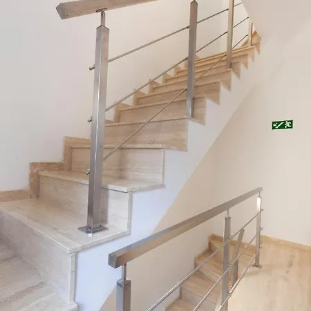 Appartement Fl56 - New 3storey House - Private Entrance & Roof