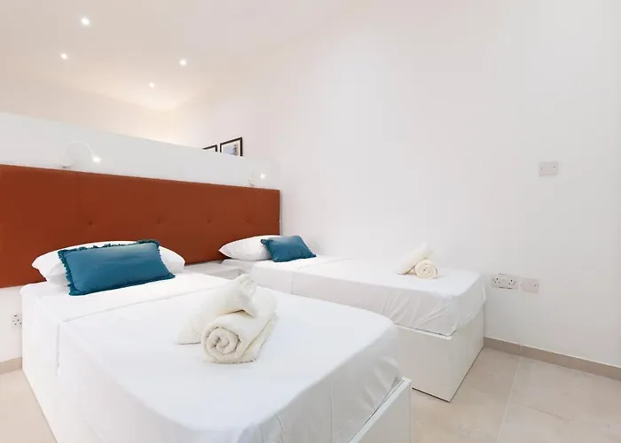 Fl56 - New 3storey House - Private Entrance & Roof * Floriana