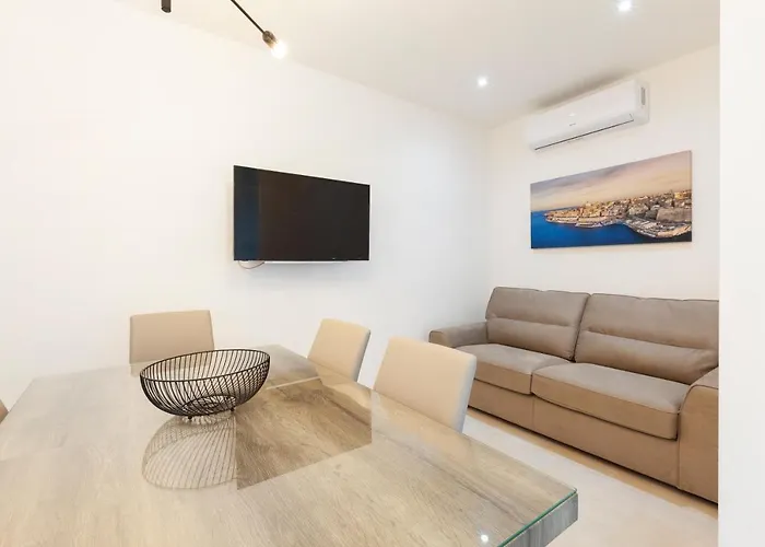 Fl56 - New 3storey House - Private Entrance & Roof Apartamento *