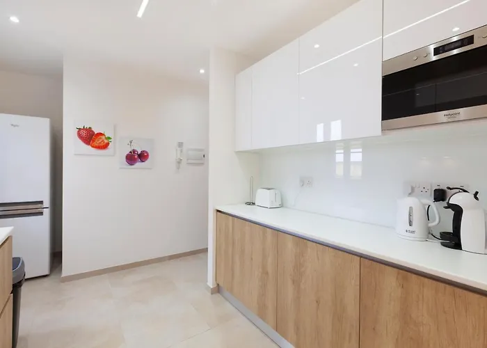 Fl56 - New 3storey House - Private Entrance & Roof フロリアーナ