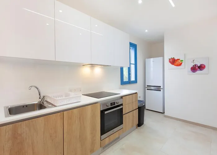 Fl56 - New 3storey House - Private Entrance & Roof *